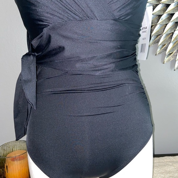 Penbrooke sleek women’s swimwear - Picture 3 of 16